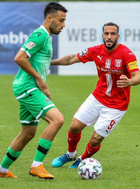 Selim Gündüz (r.) beim Testspiel am Samstag gegen Hannover 96 II