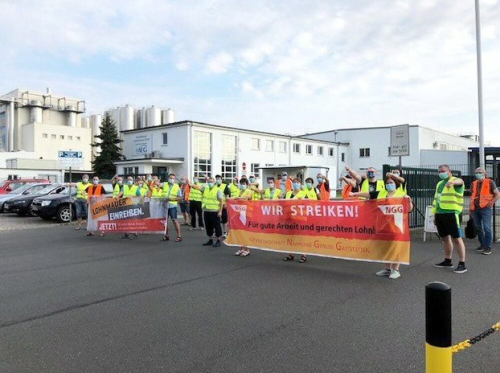 In dieser Woche kamen die Mitarbeiter des Lidl-Getränkeabfüllers MEG Jessen erneut zu einem Warnstreik zusammen.