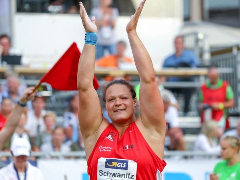 Topfavoritin für die EM in Berlin: Christina Schwanitz jubelt in Nürnberg über ihren ersten Platz. Foto: Daniel Karmann
