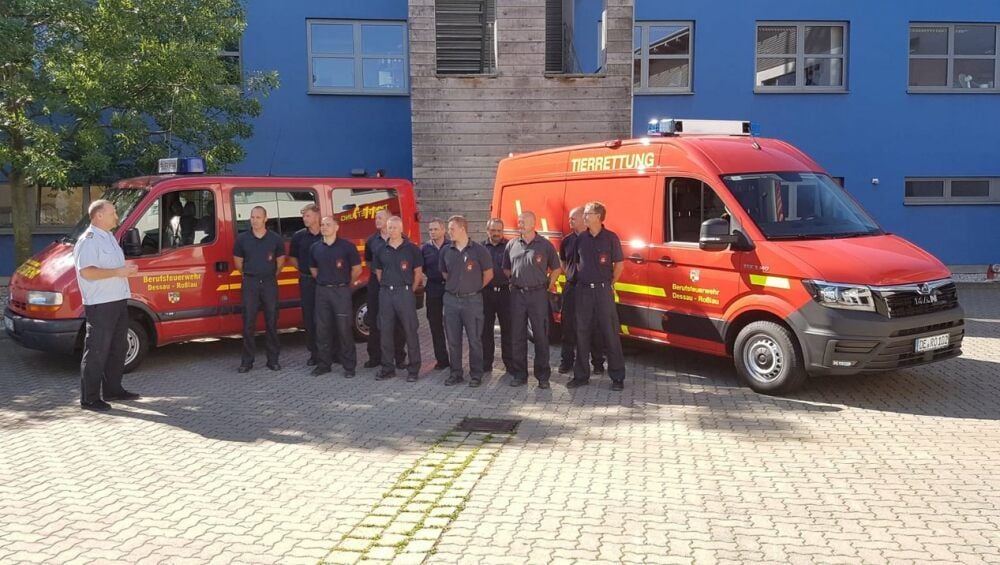 Das alte und neue Tierrettungsfahrzeug der Berufsfeuerwehr. Der MAN-Transporter wird ab 1. August eingesetzt.