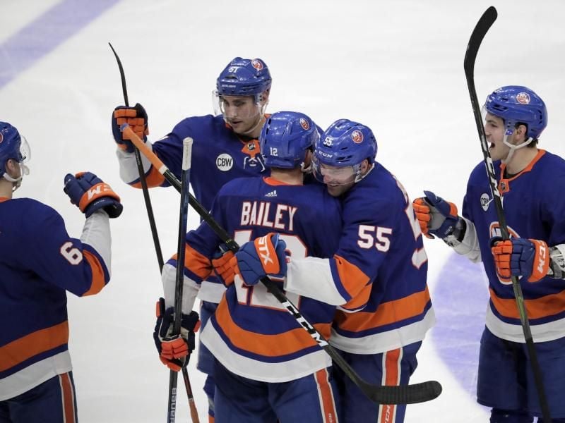 Die New York Islanders jubeln nach dem Siegtreffer von Josh Bailey. Foto: Julio Cortez/AP