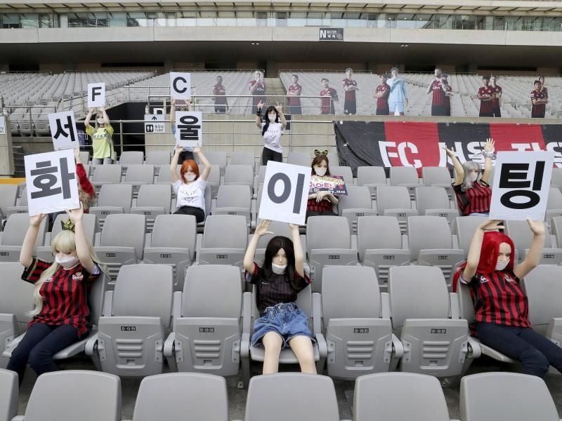 Die Zuschauerattrappen des FC Seoul waren Sexpuppen.