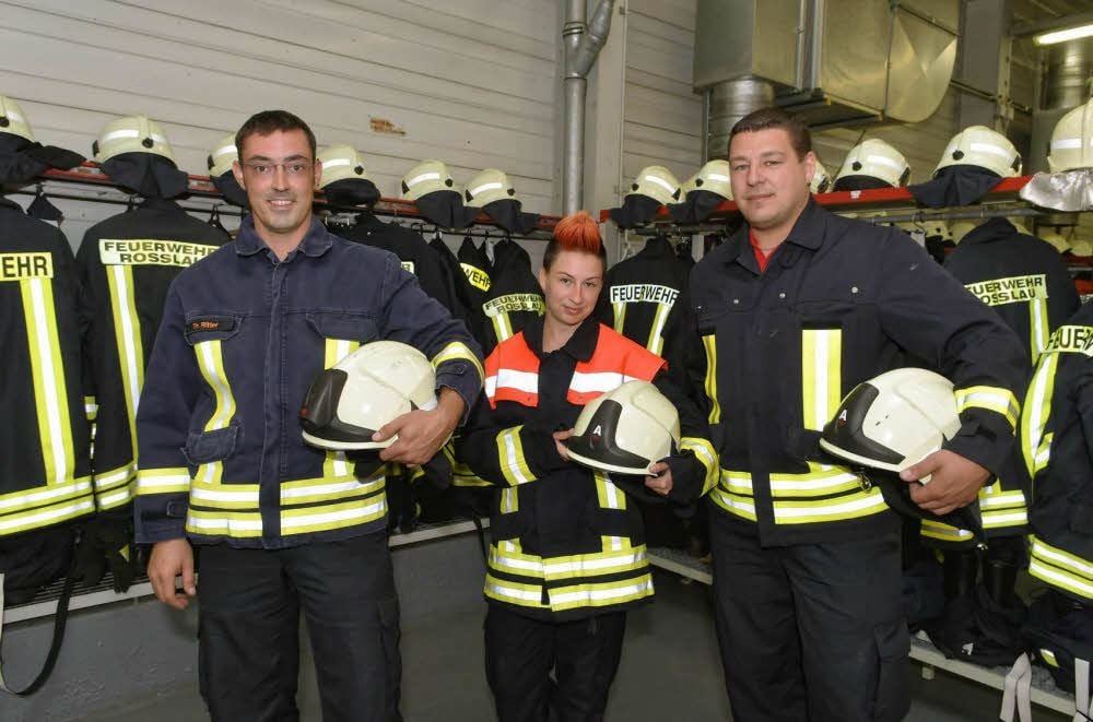 Thomas Ritter, Sabrina Reichert und Enrico Schammer (v. l.) stehen für die Feuerwehren der Stadt. Die vielen Einsätze zerren an den Nerven.