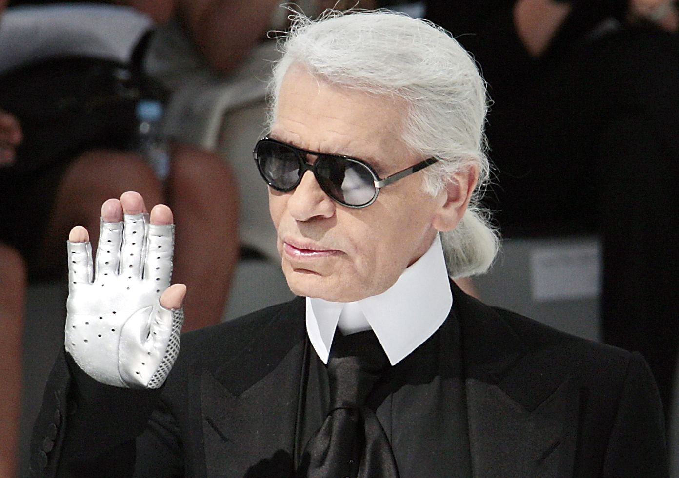 Karl Lagerfeld trug immer Sonnenbrille.