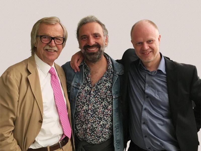 Siggi Loch (l-r) mit „seinen” beiden Künstlern Stefano Bollani und Geir Lysne. Foto: ACT