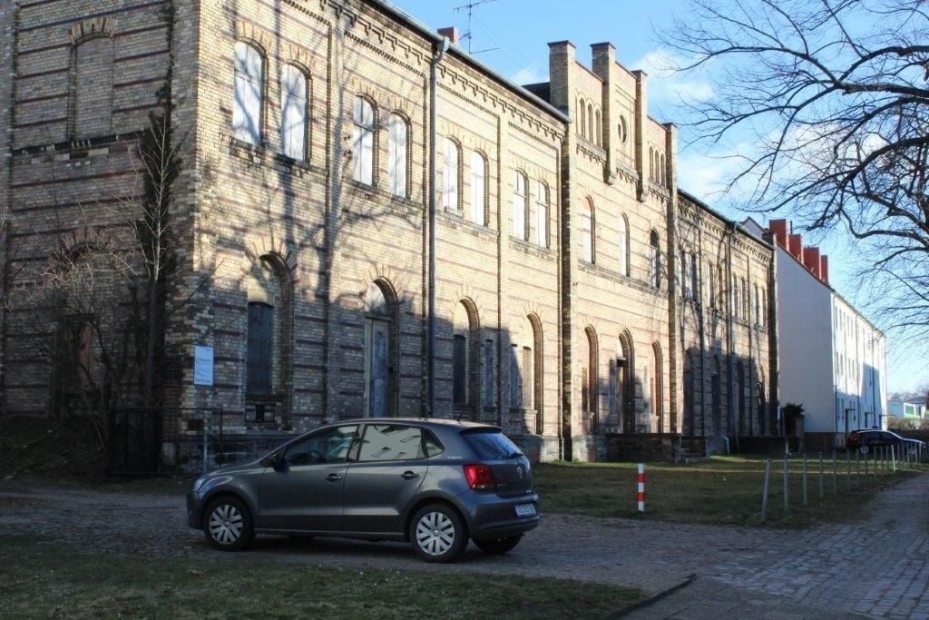 Der Berlin-Halberstädter Bahnhof wurde versteigert.