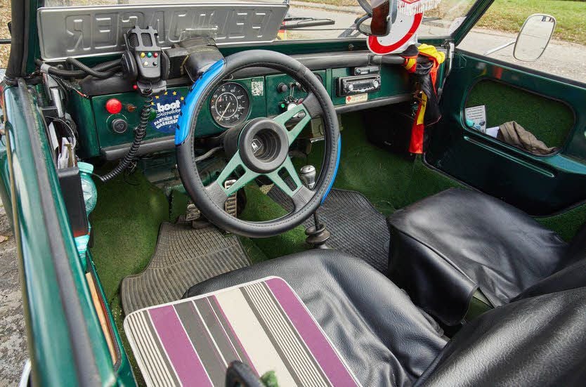 Der Innenraum des VW-Kübelwagens ist nahezu original erhalten.