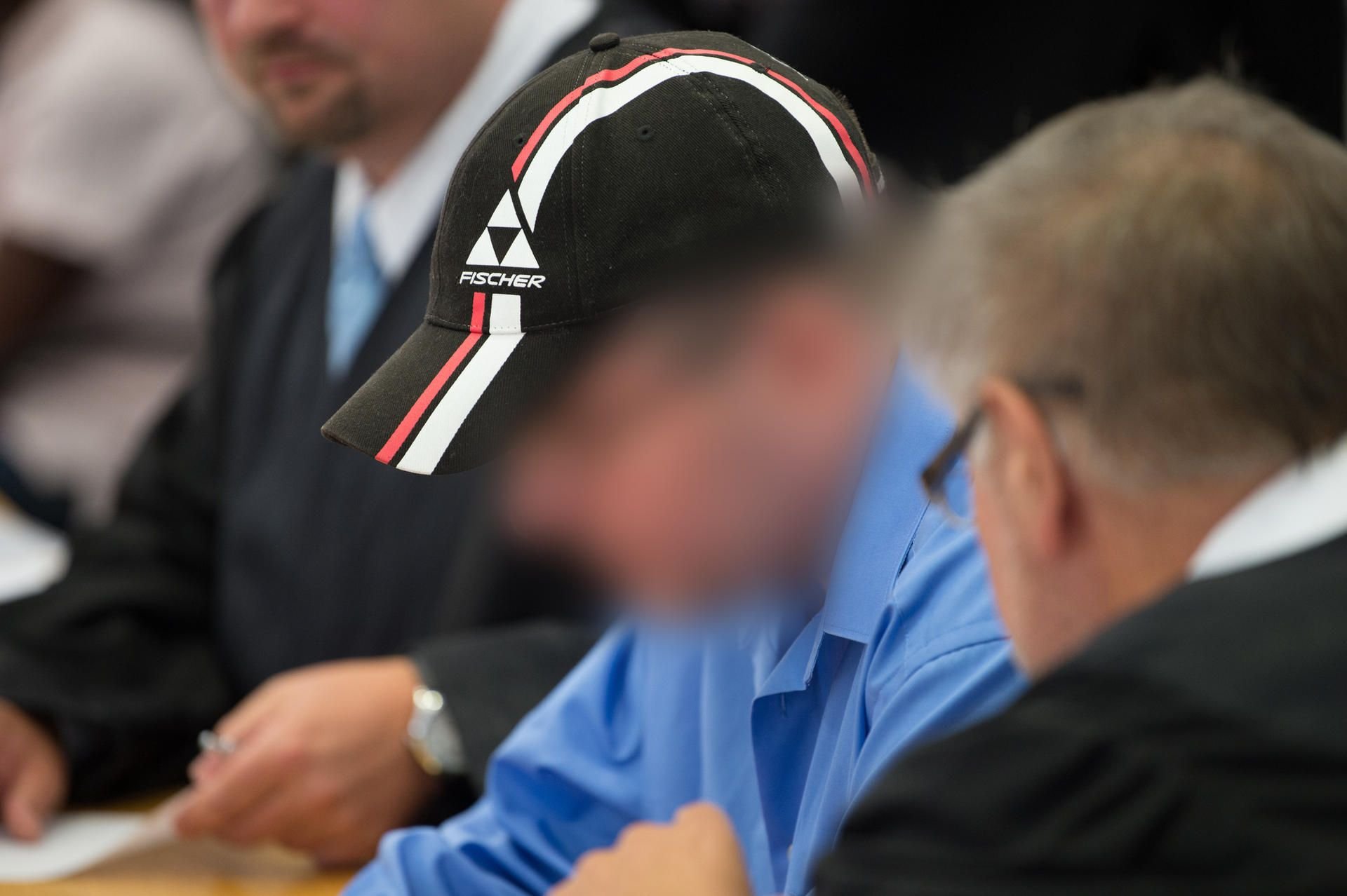 Der wegen Mordes angeklagte Jan Günter D. (M.) im Gerichtssaal im Landgericht in Chemnitz.