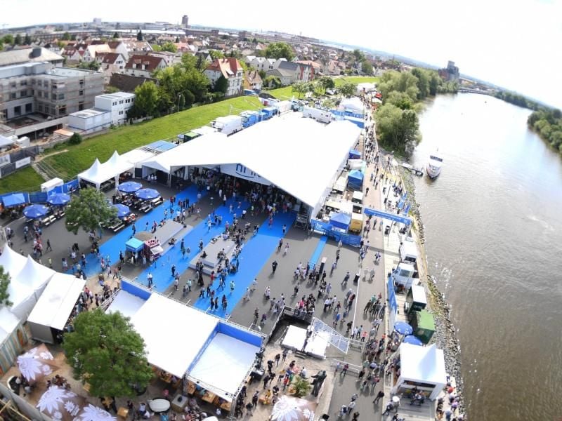 Blick auf das Festgelände vom Hessentag in Rüsselsheim. Foto: Arne Dedert