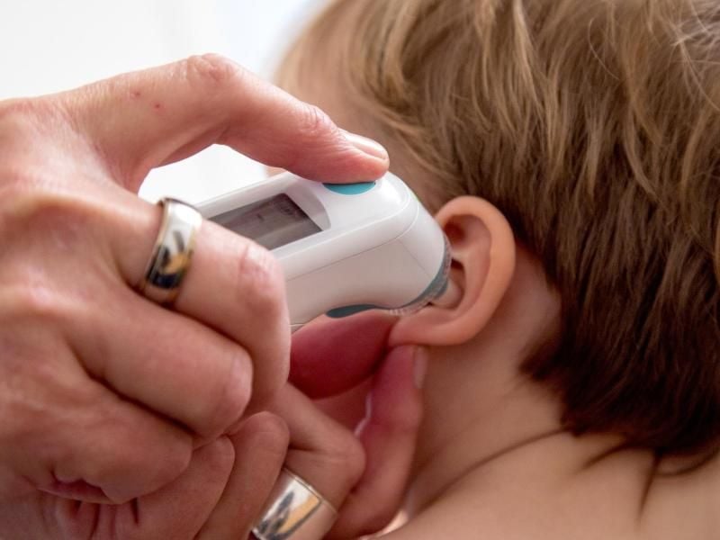 In mehreren europäischen Ländern sind bei Kindern ungewöhnlich schwere Erkrankungen festgestellt worden. In einigen Fällen wurde das Coronavirus nachgewiesen. Die Zahlen sind allerdings sehr niedrig. Foto: Christin Klose/dpa-tmn/dpa
