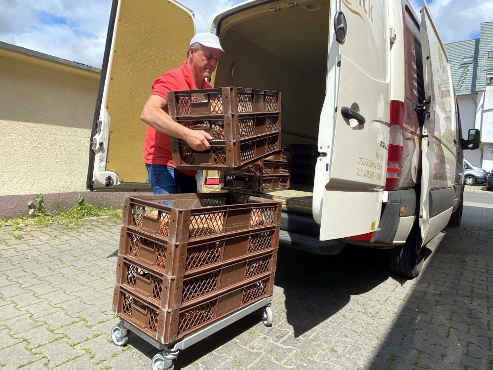 Am Freitag war der Annaburger Bäckermeister gleichzeitig Lieferdienst, hier an seiner Filiale im Jessener Norma-Markt.