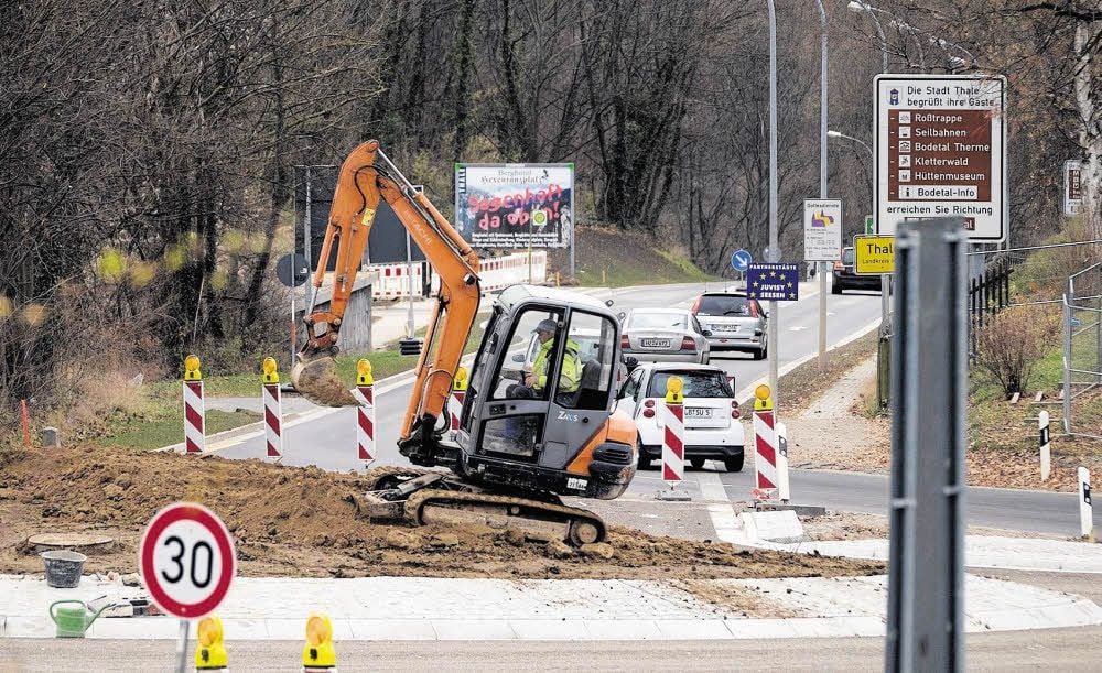 Der Kreisverkehr in Thale/Nord kann befahren werden.