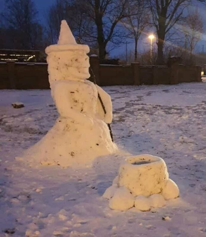 Die Figur in ganzer Pracht: Viele Spaziergänger schossen ein Foto.
