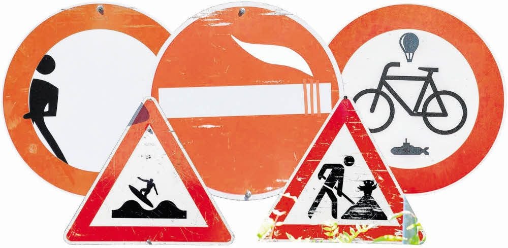 200 Verkehrsschilder und Ampeln hat der anonyme Künstler in Halle schon verziert. Er hat noch viele Ideen und denkt nicht ans Aufhören. Mittlerweile gibt es sogar Nachahmer.Fotos: Nicolas Ottersbach