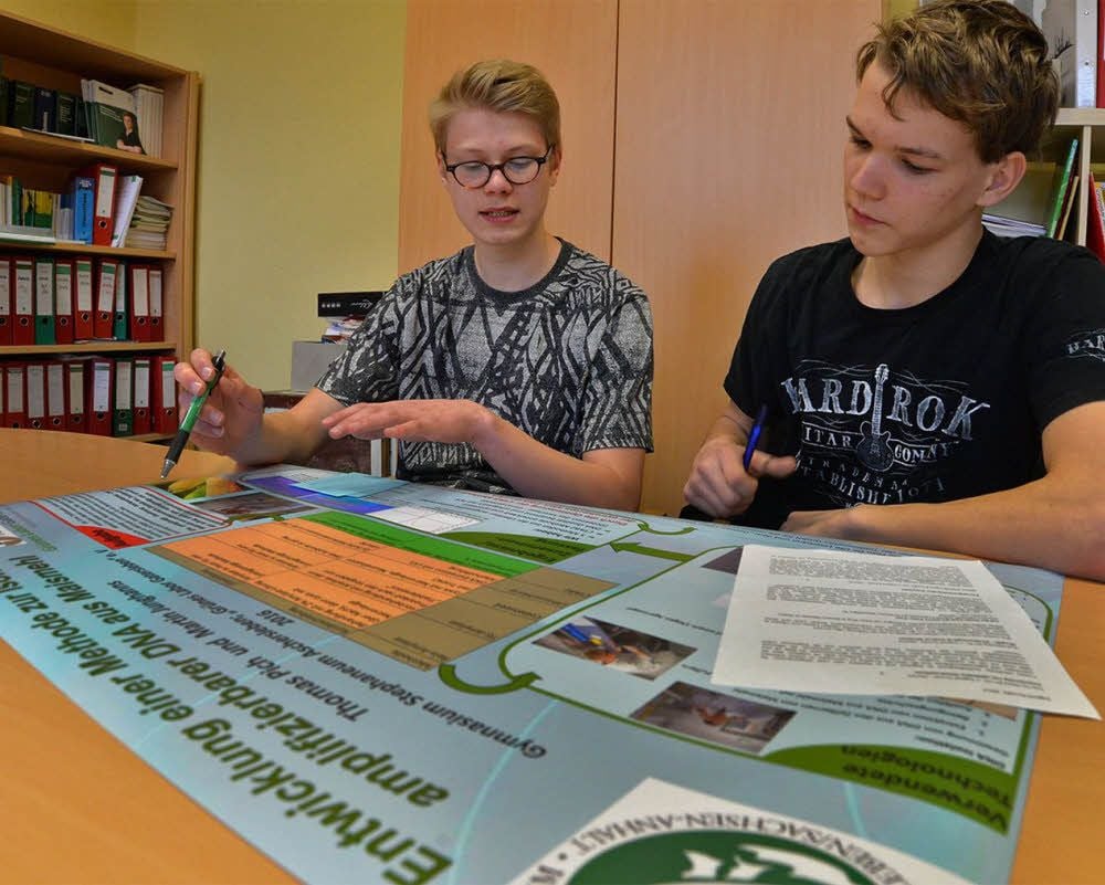Thomas Pich (links) und Martin Junghanns haben mit ihrem Projekt den ersten Platz erkämpft.