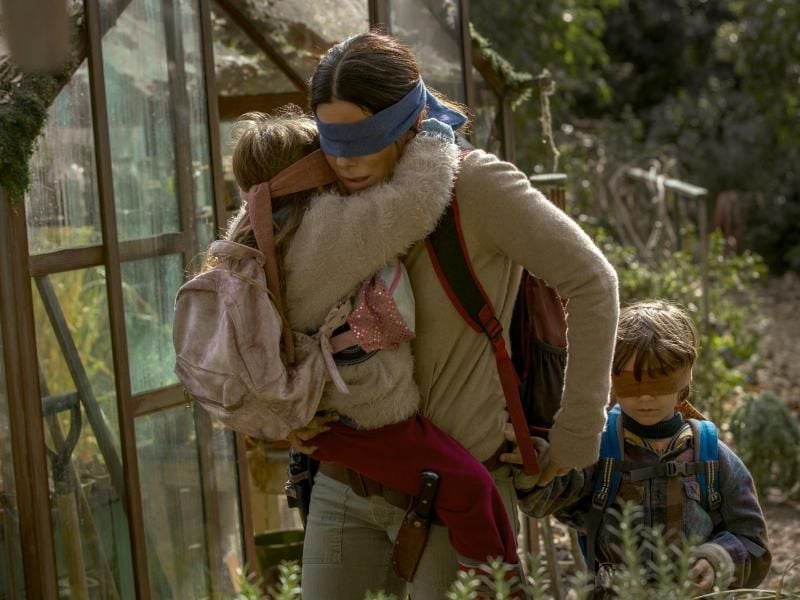 In „Bird Box” flieht Sandra Bullock mit ihren Kindern vor unsichtbaren Monstern. Foto: Saeed Adyani/Netflix