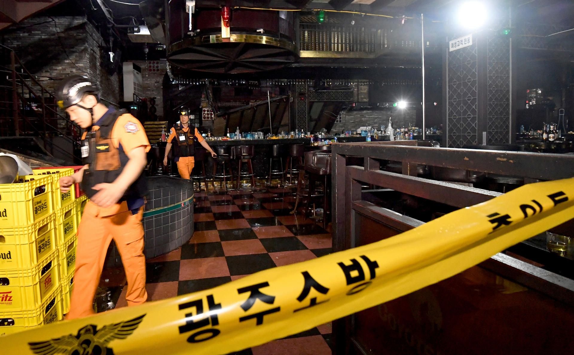 In einem Nachtclub in Gwangju ist ein Innenbalkon eingestürzt.