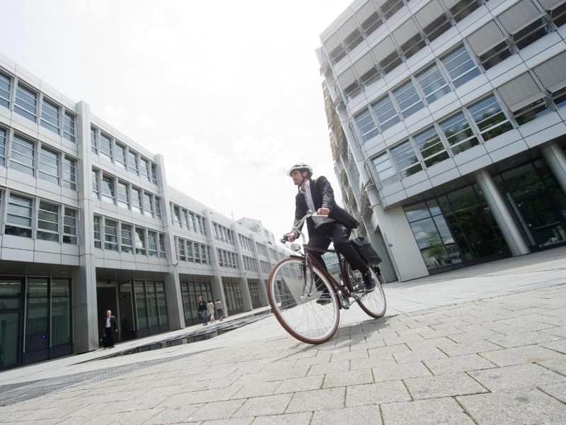 Auf dem Weg zur Arbeit nicht im Stau stehen und dabei noch etwas für die Gesundheit tun. Foto: Tobias Hase