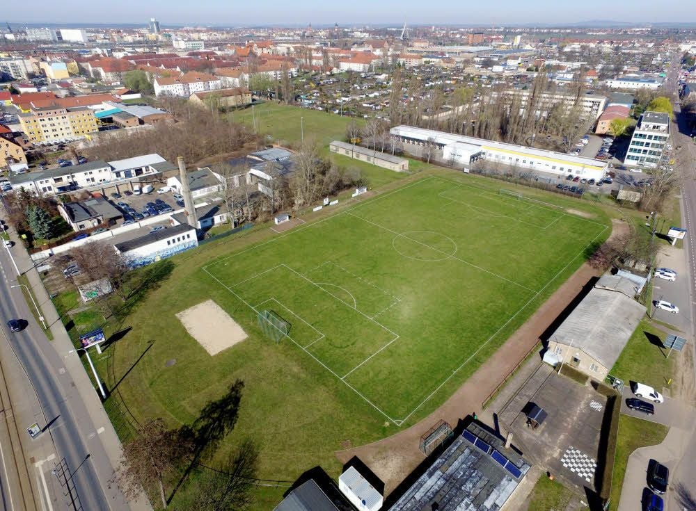 Der Post-Sportplatz in Halle-Ost ist seit über 60 Jahren die Heimstätte des PTSV. Sind die Anlage und der Verein entbehrlich?