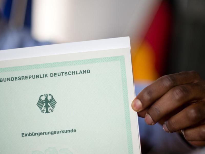 Fast 80 Prozent der Flüchtlinge streben die deutsche Staatsbürgerschaft an. Foto: Julian Stratenschulte/Archiv