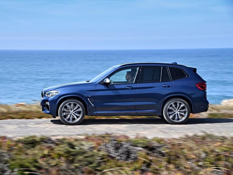 BMW verkauft ab November den neuen X3. Erstmals ist er auch als besonders leistungsstarker M40i (Bild) zu haben, der ab 66 300 Euro in der Preisliste steht. Foto: Uwe Fischer/BMW/dpa