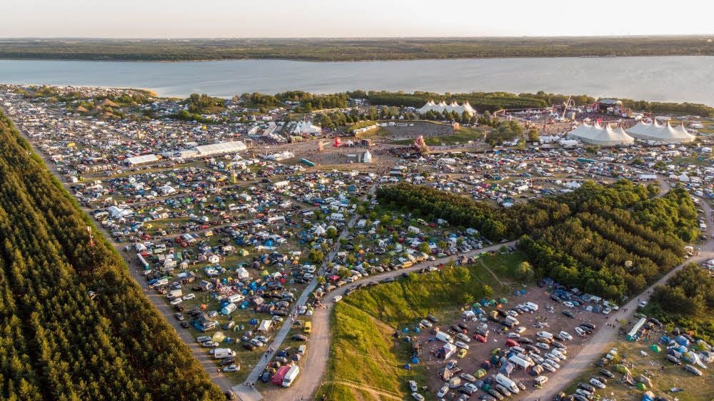 Die Halbinsel in Pouch aus der Vogelperspektive: Während des Spring-Break-Festivals waren 27.000 Besucher auf dem Areal.