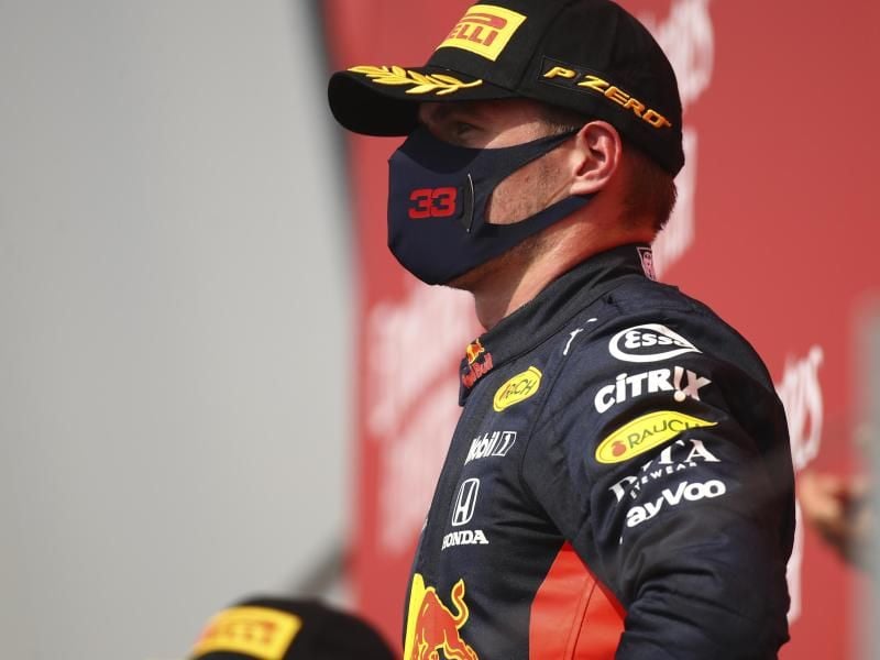 Max Verstappen möchte mit dem Red Bull weiter schneller werden. Foto: Bryn Lennon/Pool Getty/AP/dpa