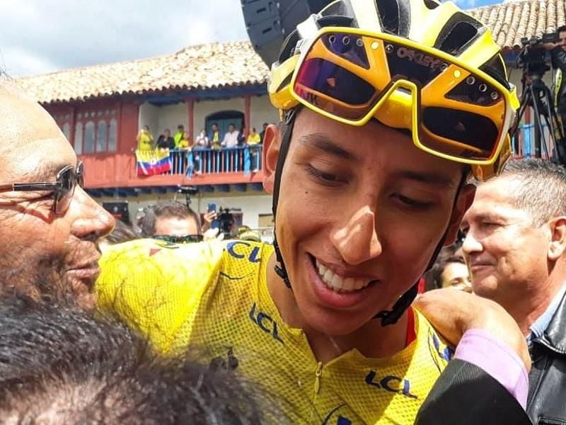 Egan Bernal (M) wird von Anhängern in seiner Heimatstadt Zipaquirá jubelnd empfangen. Foto: Camila Díaz/colprensa