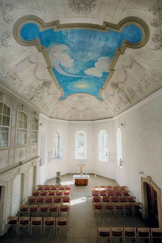Spektakulär: Dorfkirche Passendorf mit Himmel