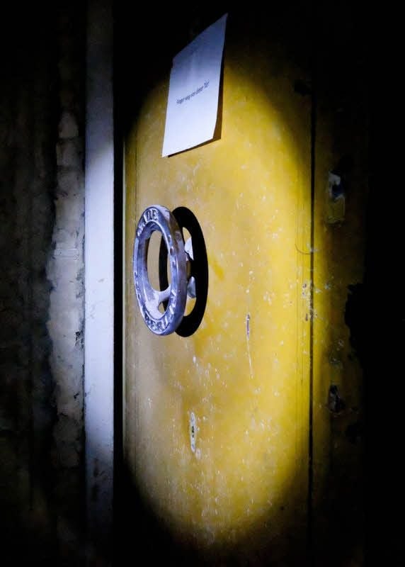 Die Tresortür bleibt an Ort und Stelle. Der Tresorraum wird zur Tiefgarage.