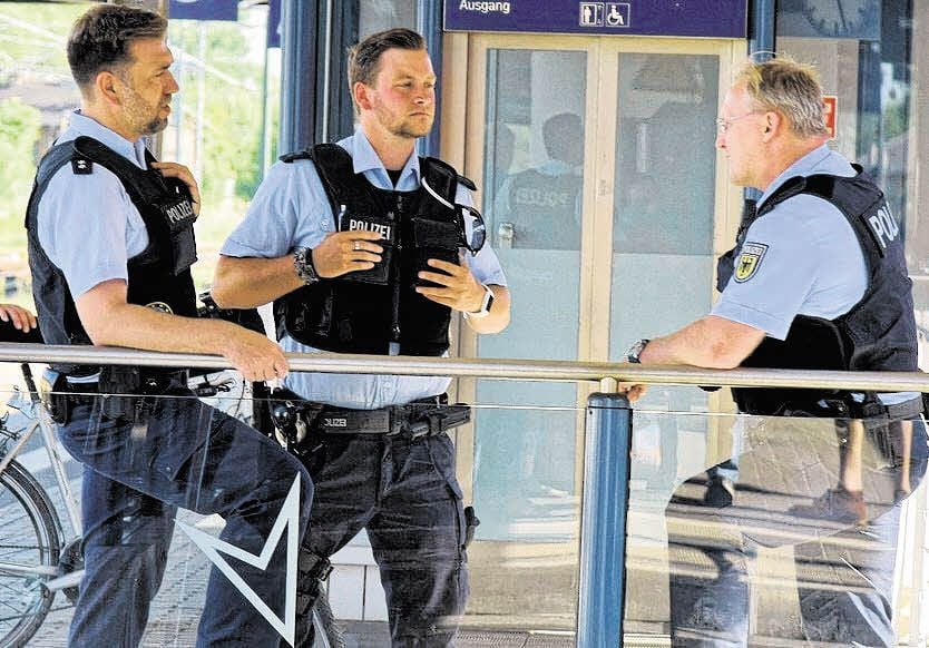 Die Polizei hatte das Geschehen im und am Bahnhof im Blick.