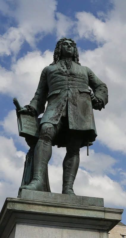 Händel-Denkmal auf dem Marktplatz