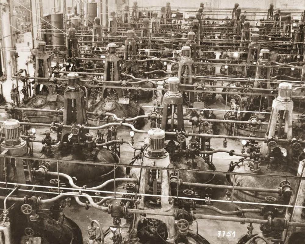Historische Polymerisationsbatterie für den Warmkautschuk