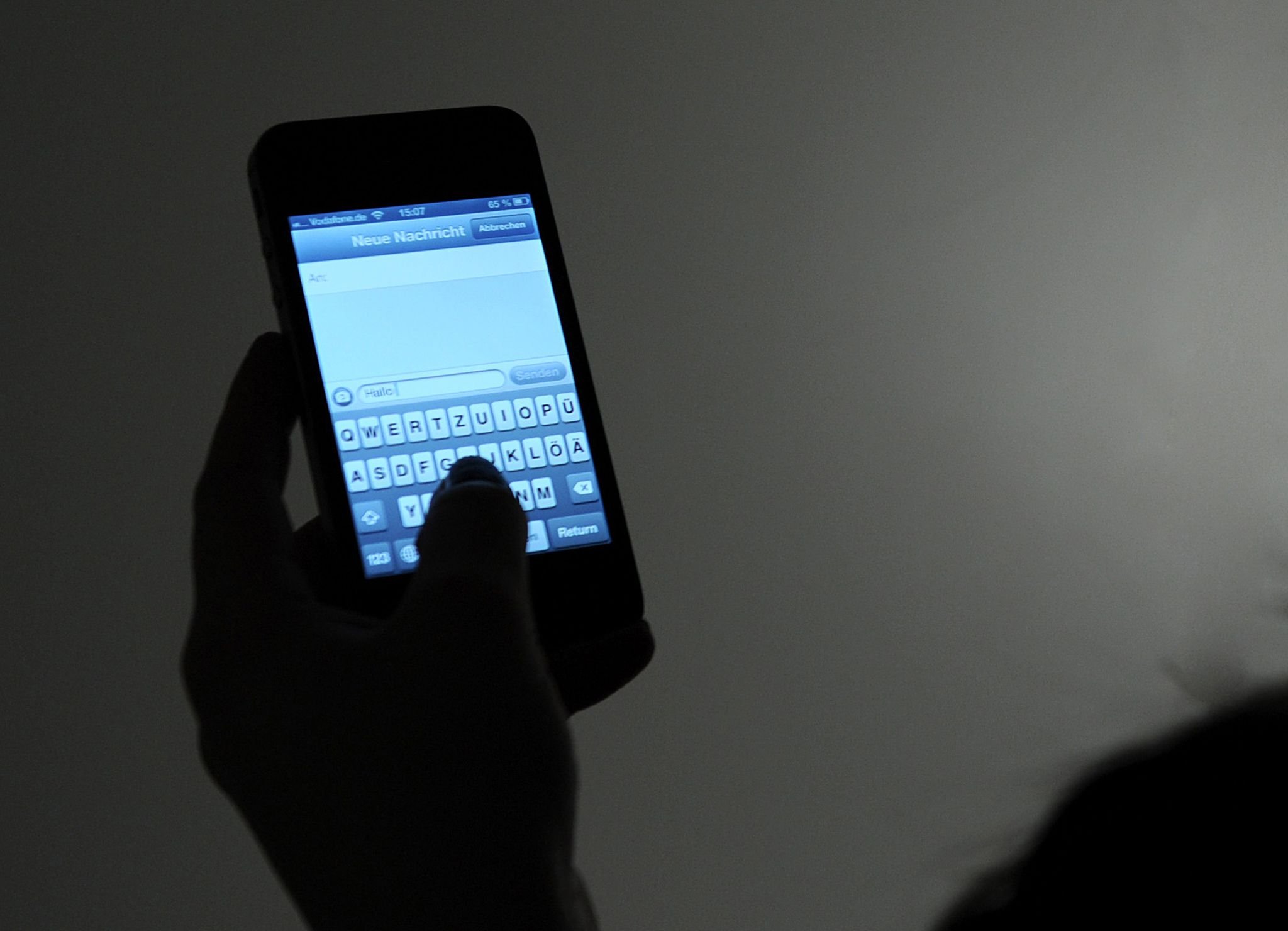Die Kriminologie versteht unter Cyber-Grooming die onlinebasierte Anbahnung eines sexuellen Missbrauchs von einem Kind.