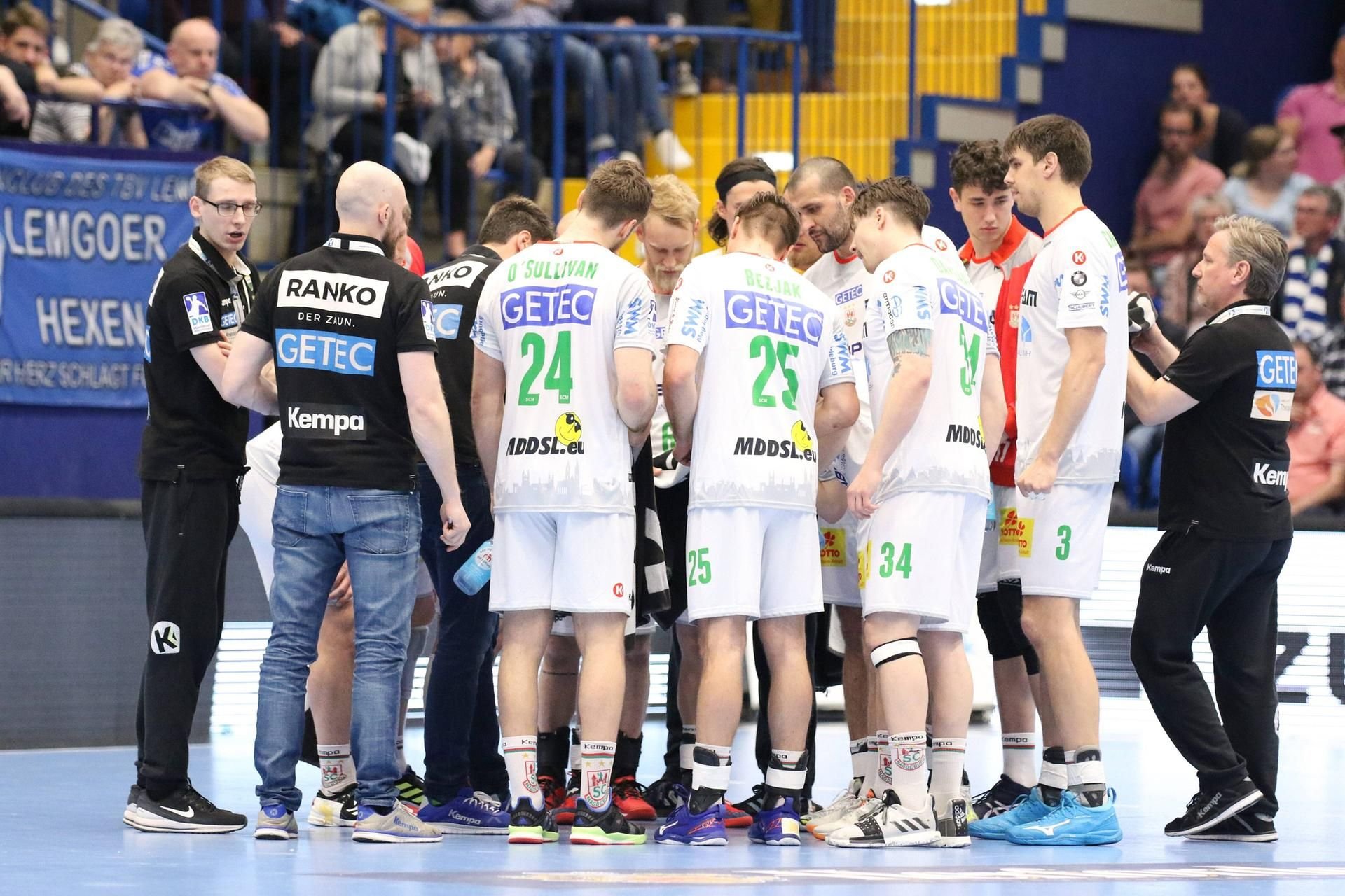 Der SC Magdeburg nimmt im Spiel gegen den TBV Lemgo eine Auszeit.