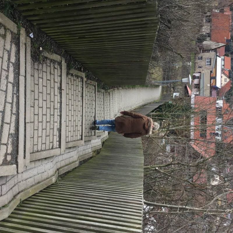 An dieser Treppe soll ein Geländer angebracht werden.