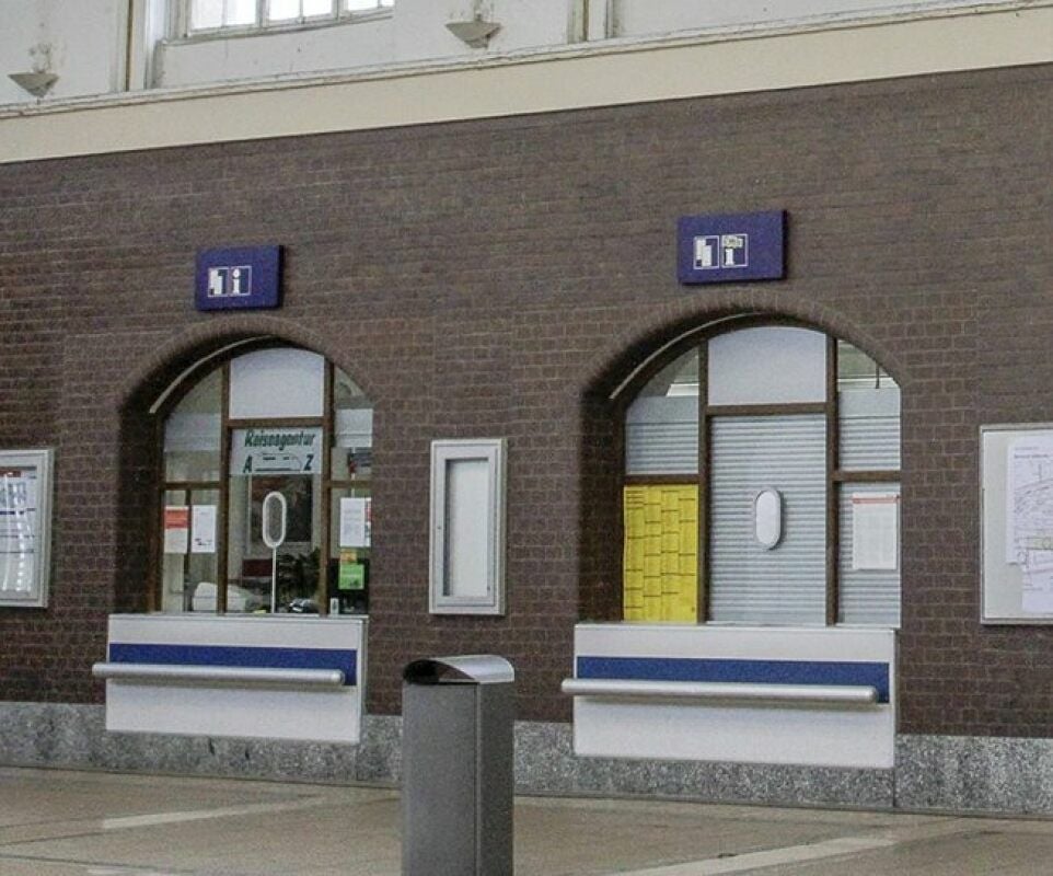 Die Reiseagentur auf dem Bahnhof, die es bis vor einigen Monaten noch gab, erinnerte noch an den klassischen Fahrkartenschalter.