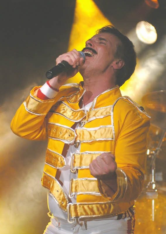 Johnny Zatylny als Queen-Sänger Freddie Mercury