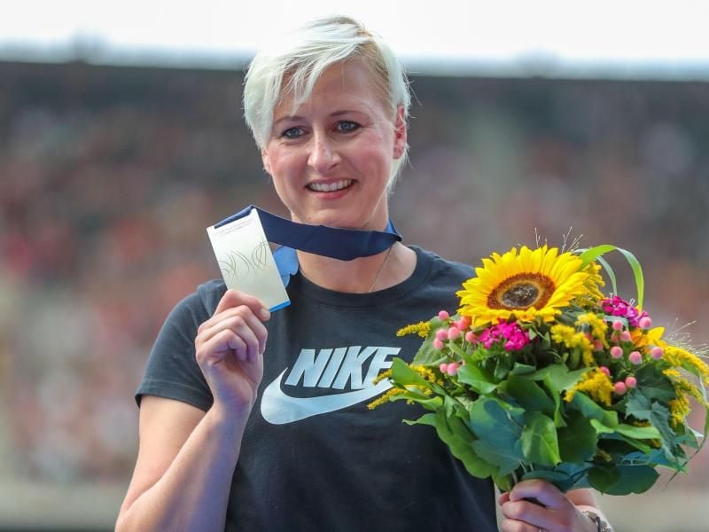 Zehn Jahre nach den Leichtathletik-WM erhält Hochspringerin Ariane Friedrich nachträglich die Silbermedaille. Foto: Jens Büttner