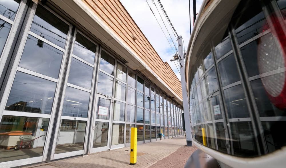 Auch dank Türenverglasung ist der Betriebshof eine von Halles hellsten Hallen.