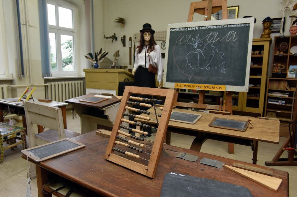 Im Dorfmuseum Alte Schule in Kayna kann man eine Zeitreise in Sachen Bildung machen. Geöffnet ist von 10 bis 18 Uhr.