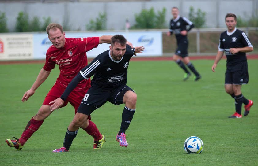 Eintracht Elster bewies auch gegen Bernburg Klasse. Beim 2:0 blieb Torjäger Fabian Schlüter (links) allerdings ohne Treffer.