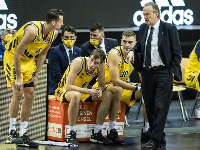 Alba Berlin hat das Topspiel in Oldenburg gewonnen. Foto: Andreas Gora/dpa