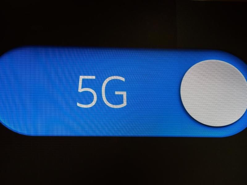 Für 21 Prozent ist 5G ein entscheidendes Kaufkriterium für das nächste Smartphone oder den nächsten Mobilfunkvertrag. Foto: Christophe Gateau/dpa