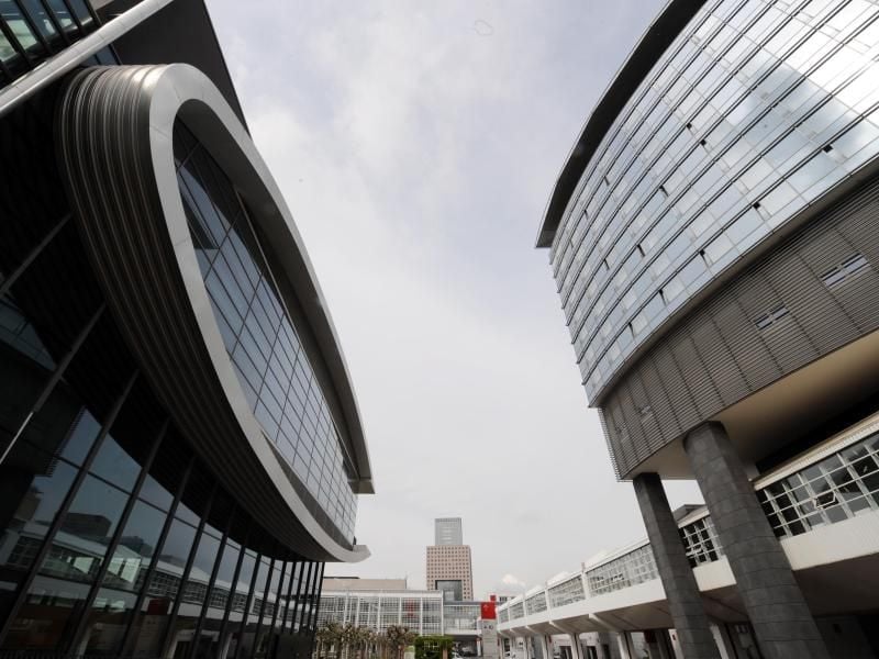 Ein Blick auf das Messegelände in Frankfurt am Main, auf dem die Messen Techtextil und Texprocess stattfinden werden. Foto: Arne Dedert/Archiv