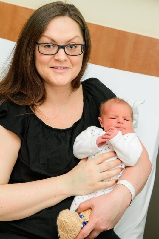 Alessia heißt das erste Naumburger Baby 2021. Mutter Madeleine Guba aus Weißenfels und das Kind sind wohlauf.