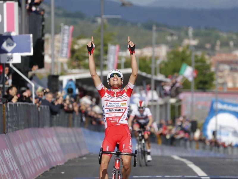 Fausto Masnada feiert den ersten italienischen Etappensieg beim 102. Giro d'Italia. Foto: Yuzuru Sunada/BELGA/