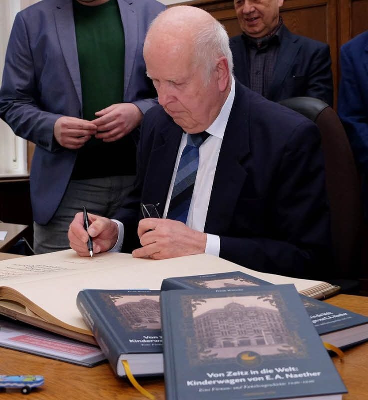 Ernst-Albert Naether hat sich kürzlich in das Goldene Buch der Stadt Zeitz eingetragen.