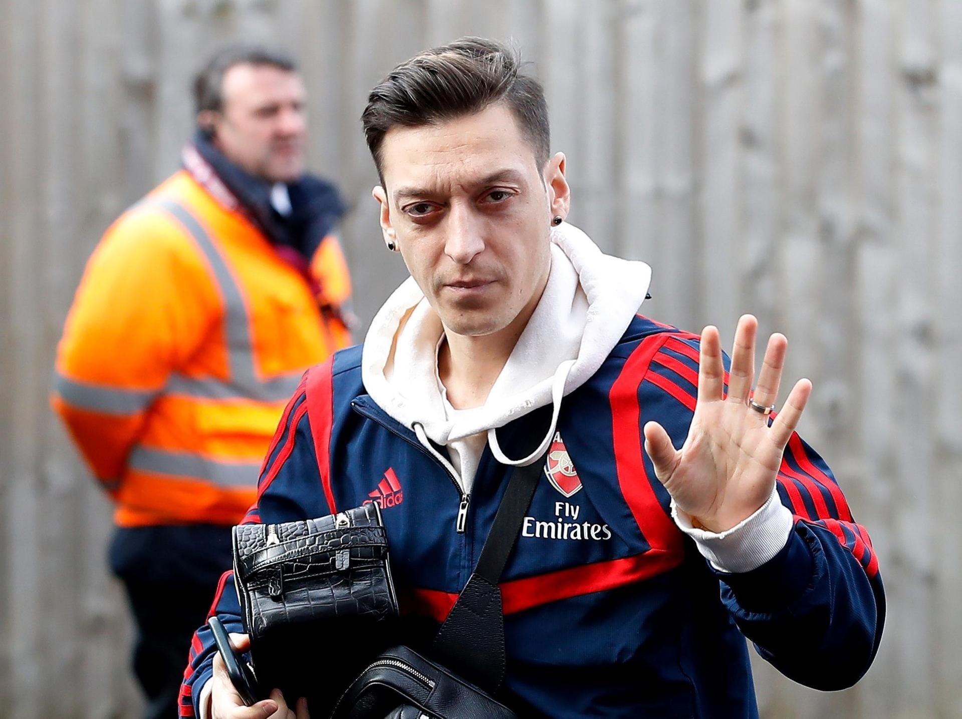 Özil soll einem türkischen Medienbericht zufolge vom FC Arsenal zum Istanbuler Club Fenerbahce wechseln.