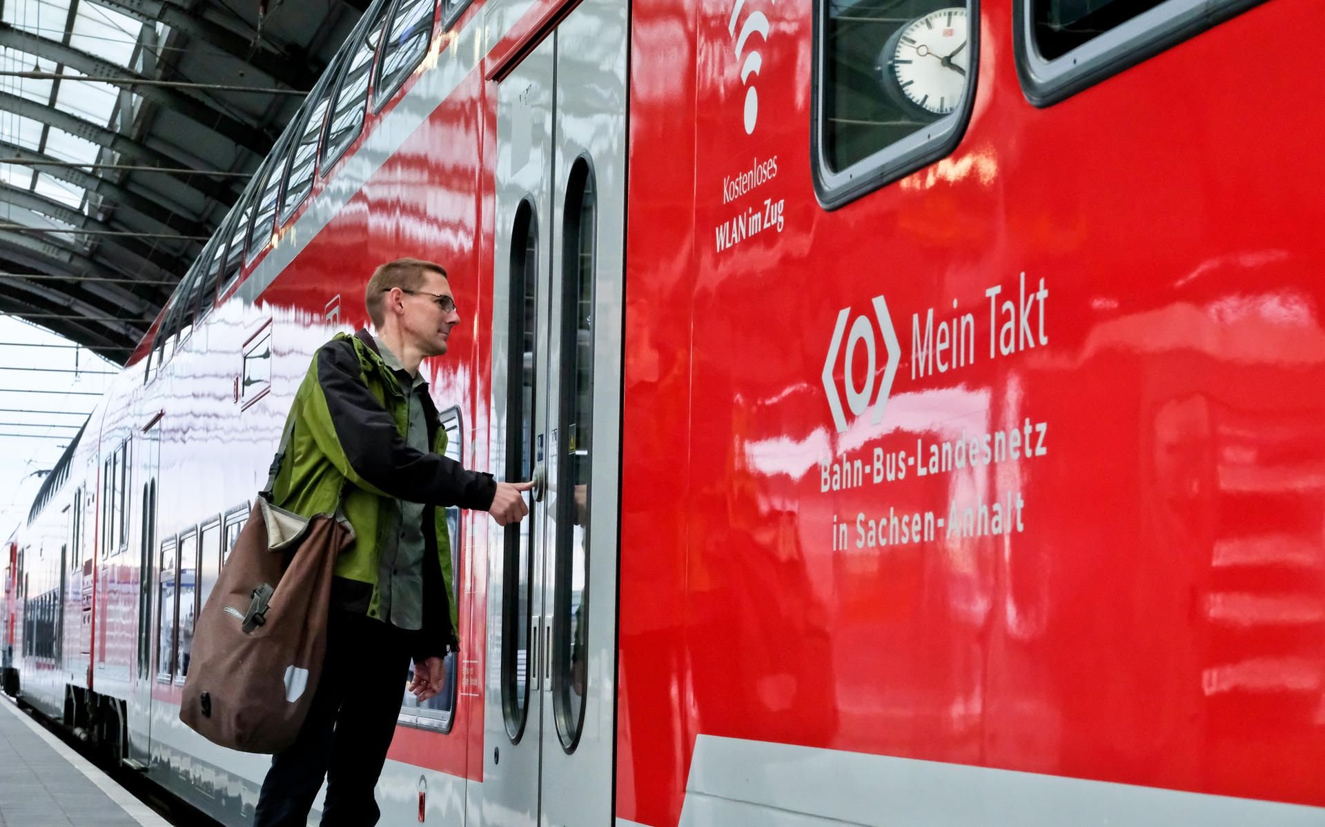 MZ-Redakteur Alexander Schierholz geht mit Bahn und Bus auf Tour.